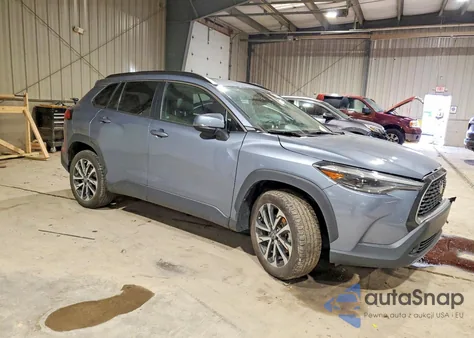 2022 Toyota Corolla Cross Xle z USA, uszkodzony, nr VIN 7MUDAABG4NV014444